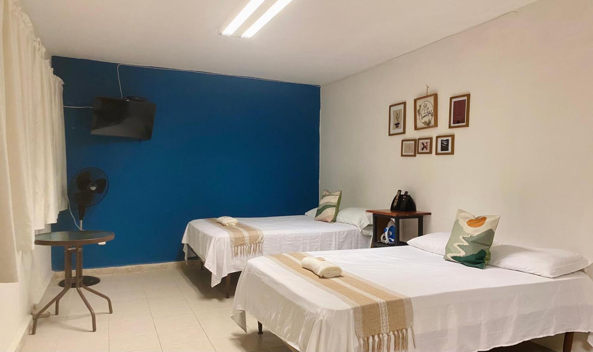 Hospedaje Aldana - Habitacion L E R D O En Zona Centro Тукспан Экстерьер фото