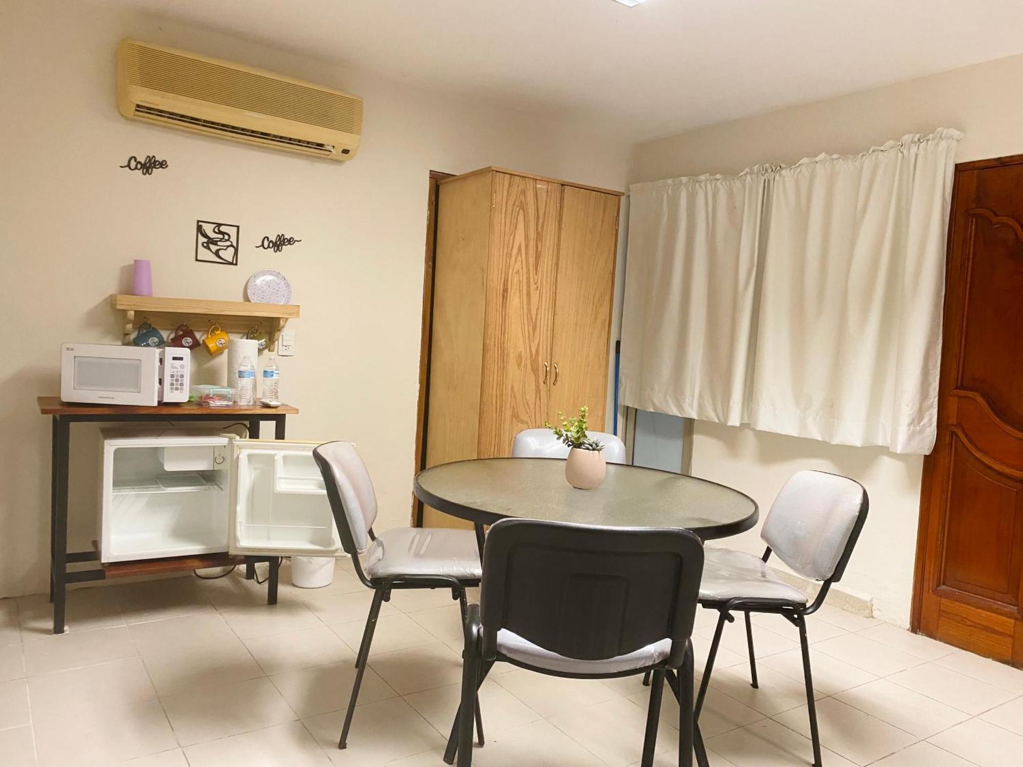 Hospedaje Aldana - Habitacion L E R D O En Zona Centro Тукспан Экстерьер фото